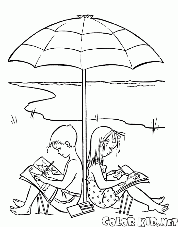 Les enfants de moins dun parapluie du soleil