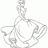 Cendrillon dans une robe de bal