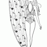 Barbie est engagé dans le surf