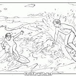 Surfer dans la mer