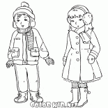 Les enfants dans des vêtements dhiver