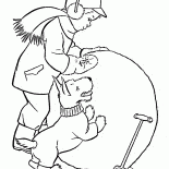 Boy sculpte bonhomme de neige