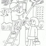 Birdhouse sur un arbre