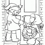 Enfants accrocher une couronne