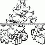 Arbre de Noël et de nombreux cadeaux